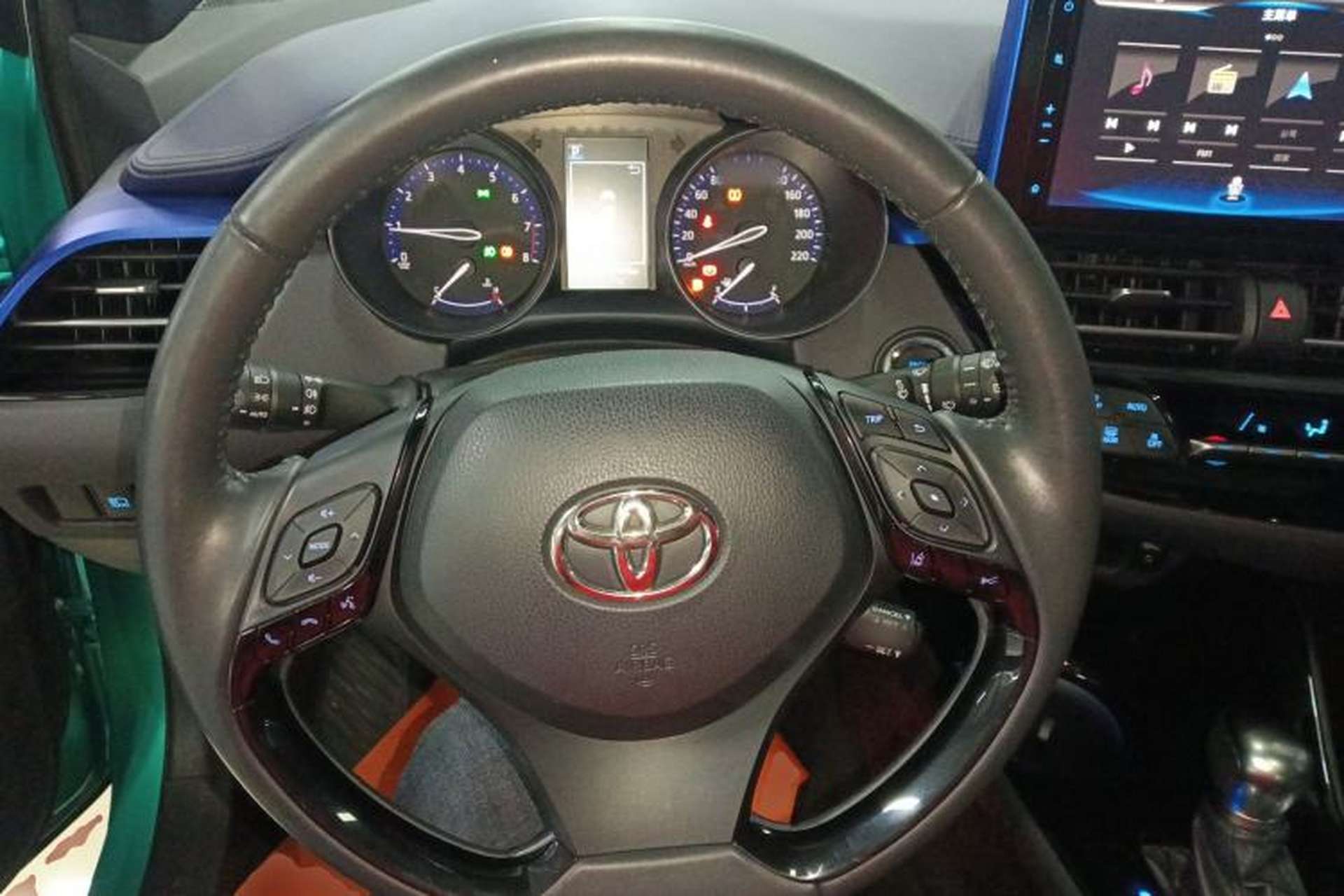 Used Toyota C-HR 2018 2.0L Luxury Sunroof Version China VI Standard Steering Wheel