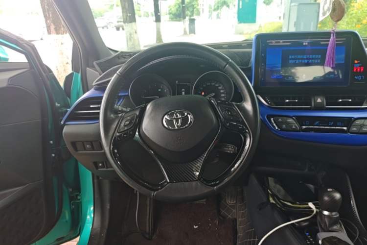 Used Toyota C-HR 2018 2.0L Luxury Sunroof Version China V Emission Standard Steering Wheel