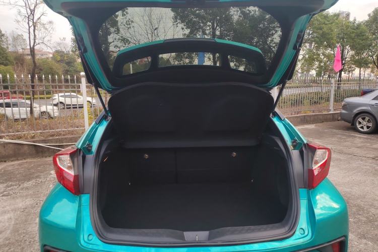 Used Toyota C-HR 2018 2.0L Leading Edition China V-standard Trunk