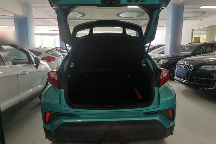 Used Toyota C-HR 2018 2.0L Leading Edition China V-standard Trunk