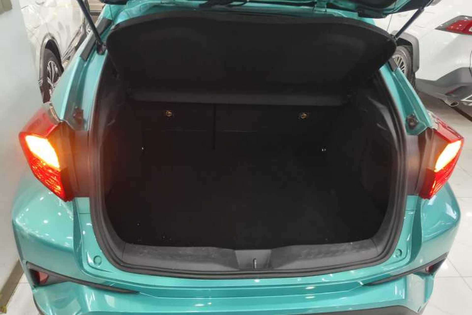 Used Toyota C-HR 2018 2.0L Leading Edition China V-standard Trunk
