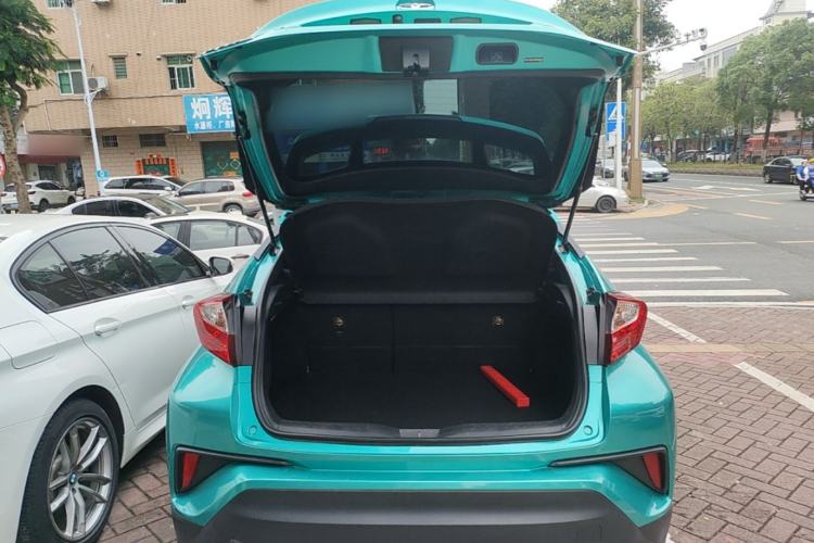 Used Toyota C-HR 2018 2.0L Leading Edition China VI Trunk