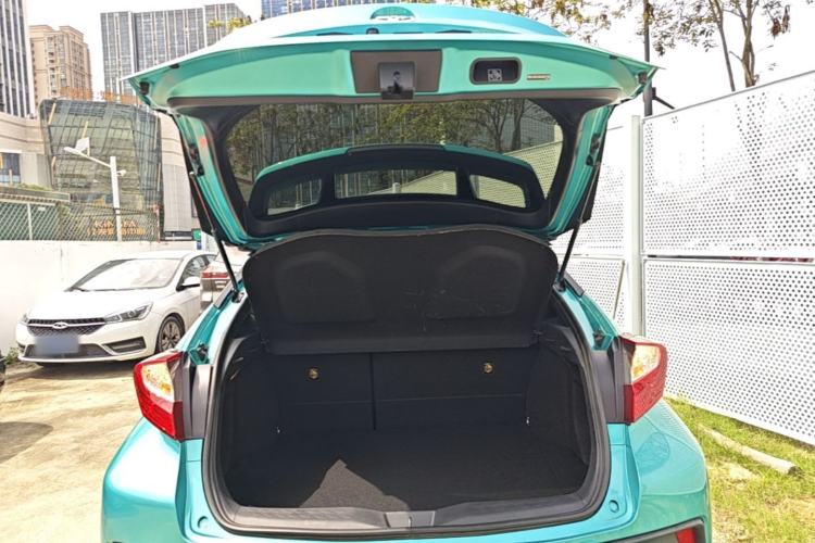 Used Toyota C-HR 2018 2.0L Leading Edition China V-standard Trunk