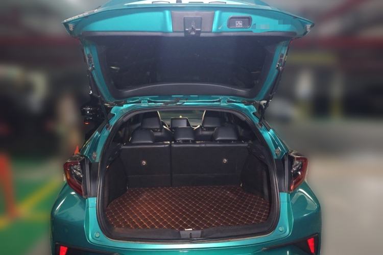 Used Toyota C-HR 2018 2.0L Flagship Version China V Standard Trunk