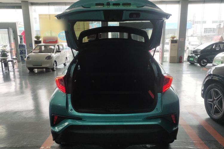 Used Toyota C-HR 2018 2.0L Luxury Edition China VI Standard Trunk