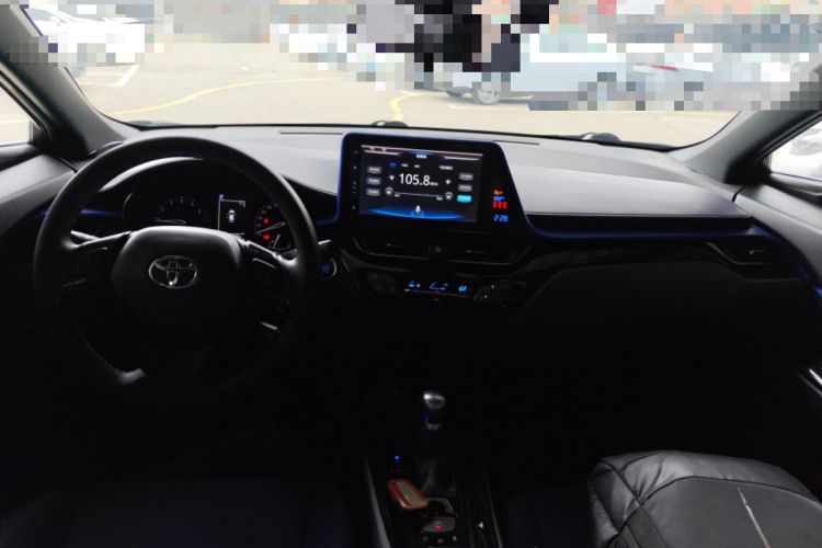 Used Toyota C-HR 2018 2.0L Leading with Sunroof China VI Standard Center Console