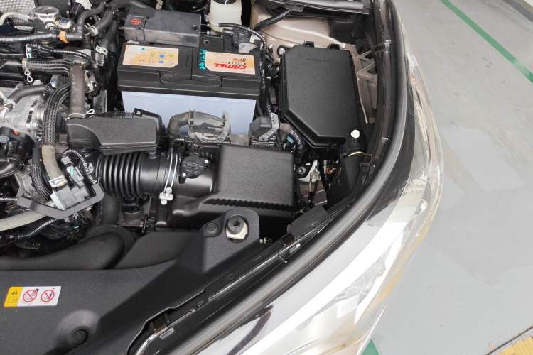 Used Toyota C-HR 2018 2.0L Leading with Sunroof China VI Standard Engine Bay Left
