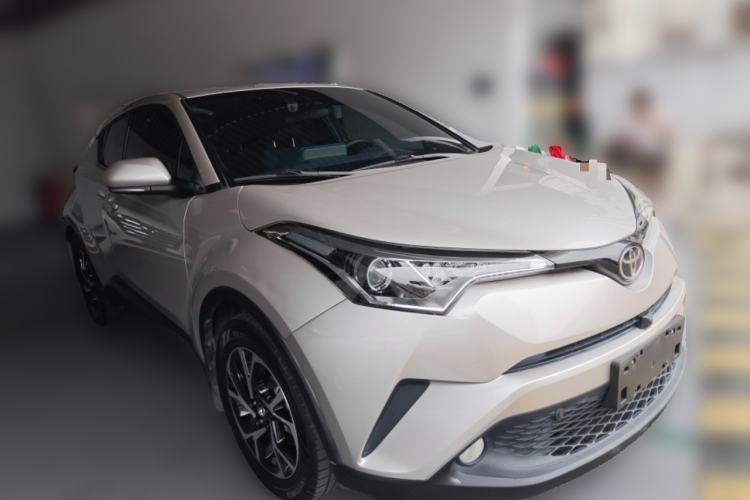 Used Toyota C-HR 2018 2.0L Leading with Sunroof China VI Standard Front Right 45 Deg