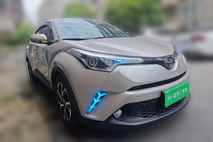 Used Toyota C-HR 2018 2.0L Leading Edition China V-standard Front Right 45 Deg
