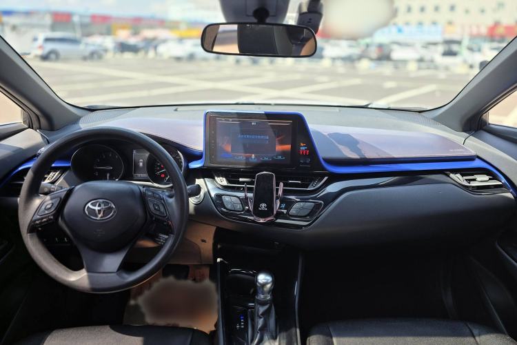 Used Toyota C-HR 2018 2.0L Leading with Sunroof China VI Standard Interior 1