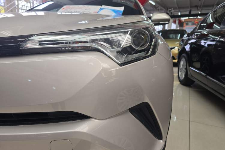 Used Toyota C-HR 2018 2.0L Leading with Sunroof China VI Standard Left Front Headlight