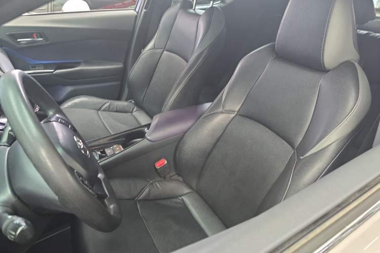 Used Toyota C-HR 2018 2.0L Leading with Sunroof China VI Standard Left Front Seat