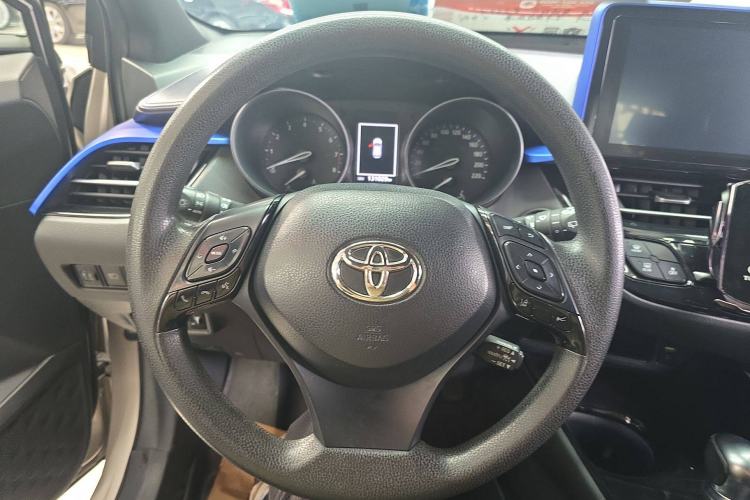 Used Toyota C-HR 2018 2.0L Leading with Sunroof China VI Standard Steering Wheel