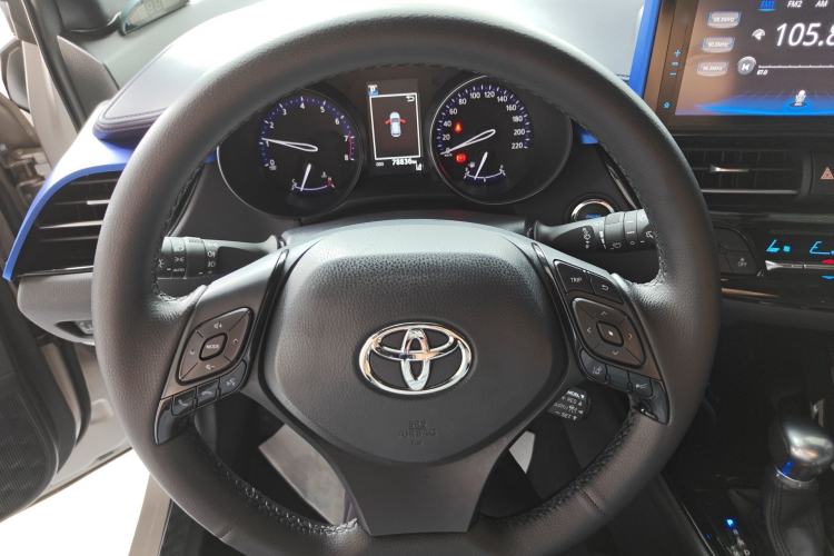 Used Toyota C-HR 2018 2.0L Leading with Sunroof China VI Standard Steering Wheel