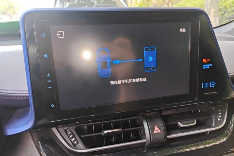 Used Toyota C-HR 2018 2.0L Luxury Sunroof Version China VI Standard Audio And AC Panel