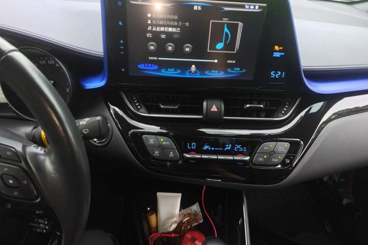 Used Toyota C-HR 2018 2.0L Luxury Sunroof Version China VI Standard Audio And AC Panel