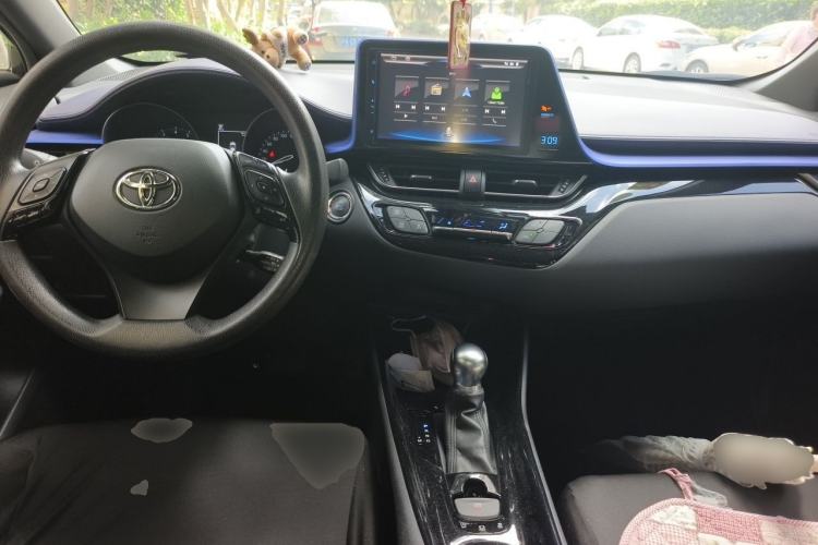 Used Toyota C-HR 2018 2.0L Leading Edition China VI Center Console