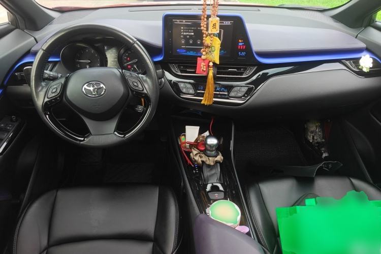 Used Toyota C-HR 2018 2.0L Luxury Sunroof Version China VI Standard Center Console