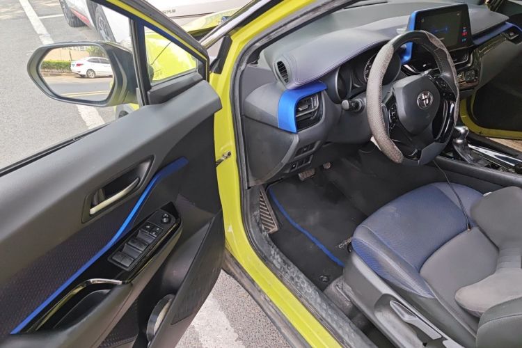 Used Toyota C-HR 2018 2.0L Luxury Sunroof Version China VI Standard Driver Seat
