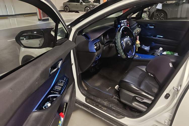 Used Toyota C-HR 2018 2.0L Leading Edition China VI Driver Seat