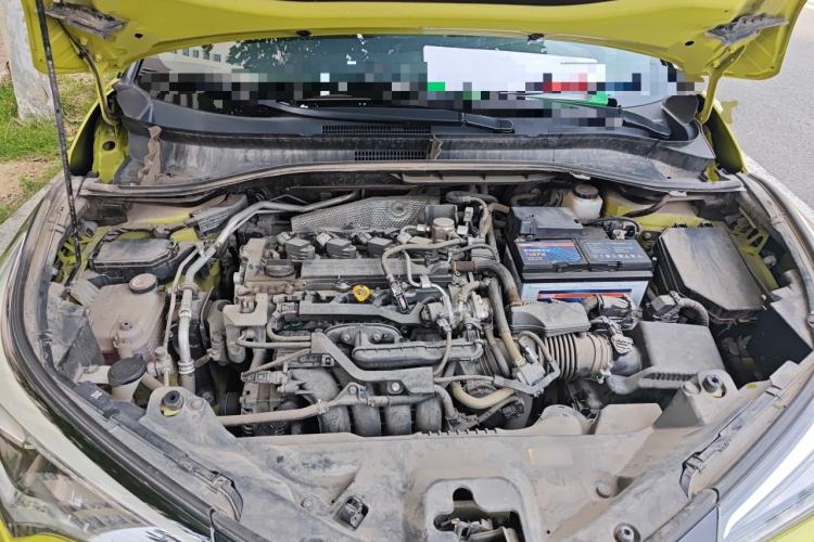 Used Toyota C-HR 2018 2.0L Luxury Sunroof Version China VI Standard Engine Bay
