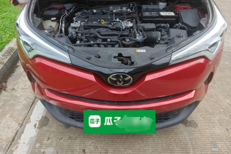 Used Toyota C-HR 2018 2.0L Luxury Sunroof Version China VI Standard Engine Bay