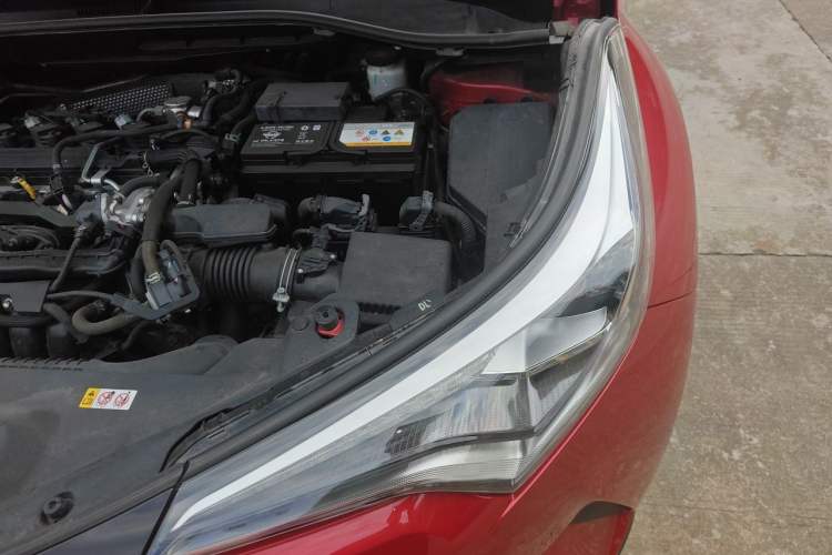 Used Toyota C-HR 2018 2.0L Luxury Sunroof Version China VI Standard Engine Bay Left