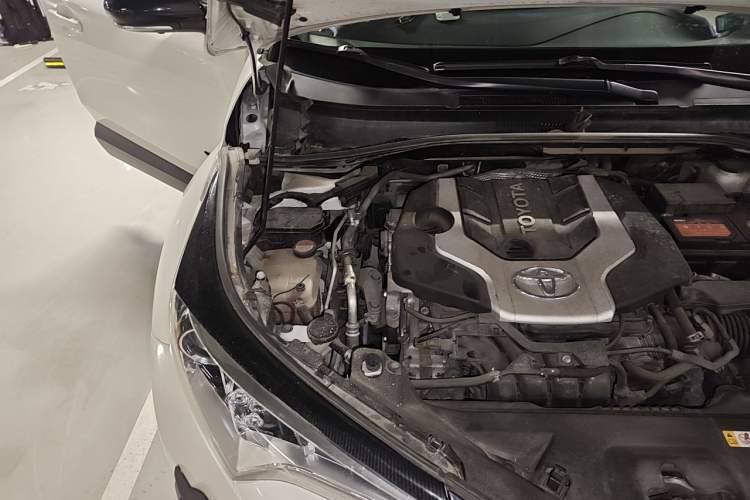 Used Toyota C-HR 2018 2.0L Leading Edition China VI Engine Bay Right