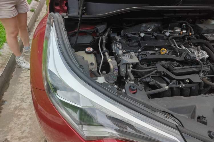 Used Toyota C-HR 2018 2.0L Luxury Sunroof Version China VI Standard Engine Bay Right