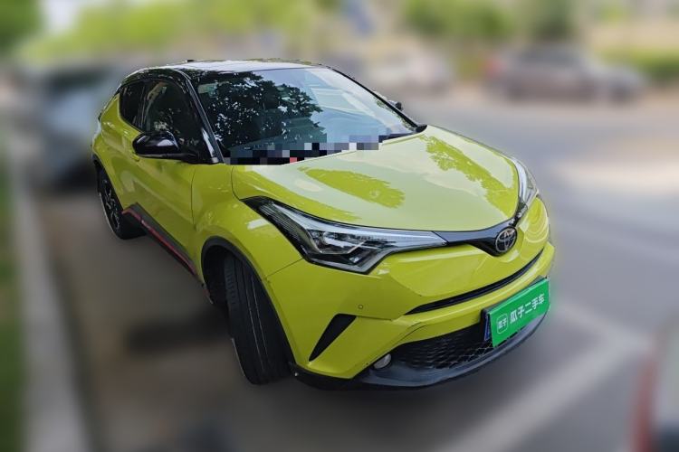 Used Toyota C-HR 2018 2.0L Luxury Sunroof Version China VI Standard Front Right 45 Deg