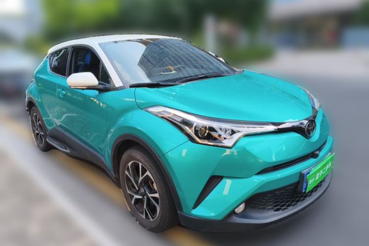 Used Toyota C-HR 2018 2.0L Leading Edition China V-standard Front Right 45 Deg