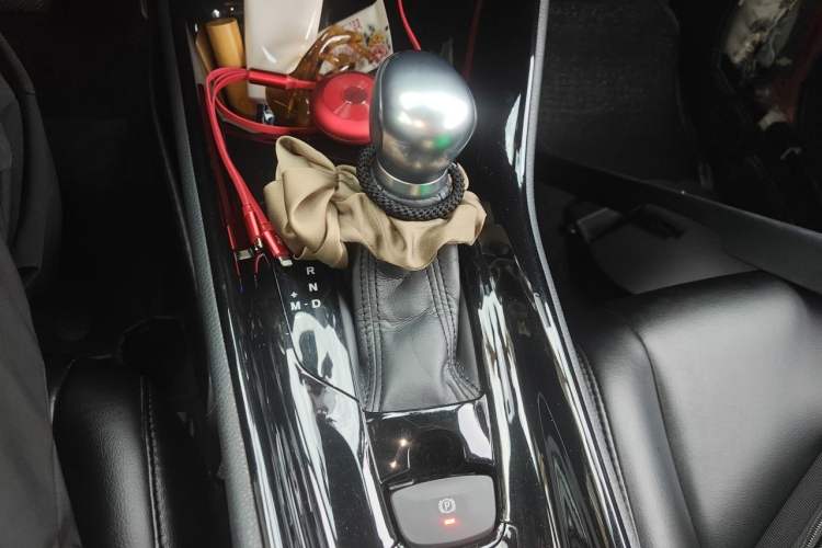 Used Toyota C-HR 2018 2.0L Luxury Sunroof Version China VI Standard Gear Lever