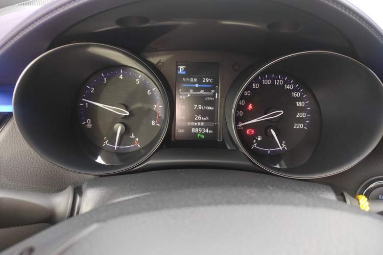 Used Toyota C-HR 2018 2.0L Luxury Sunroof Version China VI Standard Odometer Close Up
