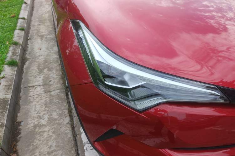 Used Toyota C-HR 2018 2.0L Luxury Sunroof Version China VI Standard Right Front Headlight