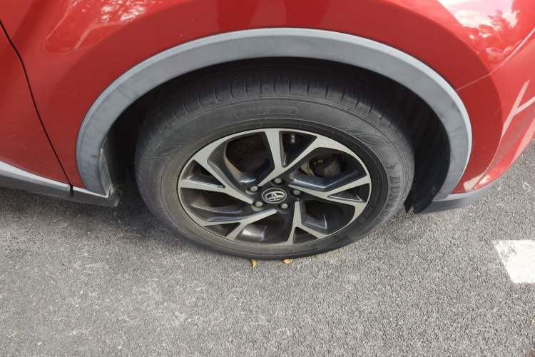 Used Toyota C-HR 2018 2.0L Leading Edition China VI Right Front Wheel Hub