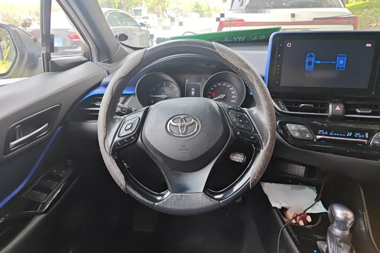 Used Toyota C-HR 2018 2.0L Luxury Sunroof Version China VI Standard Steering Wheel