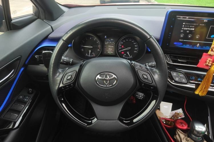 Used Toyota C-HR 2018 2.0L Luxury Sunroof Version China VI Standard Steering Wheel