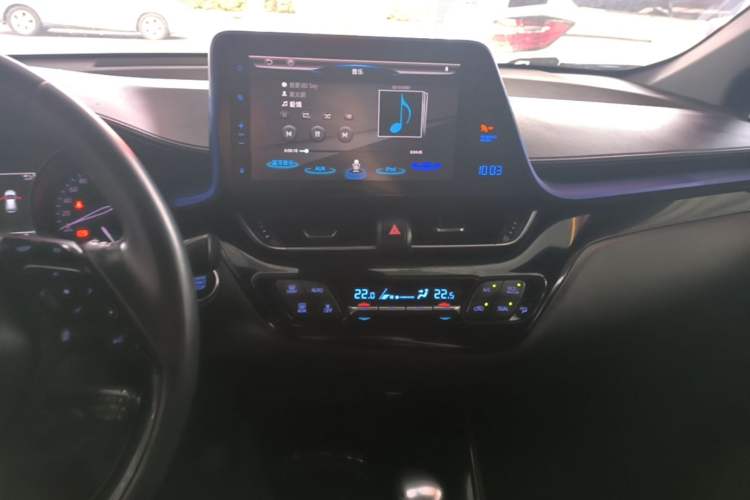 Used Toyota C-HR 2018 2.0L Luxury Sunroof Version China VI Standard Audio And AC Panel