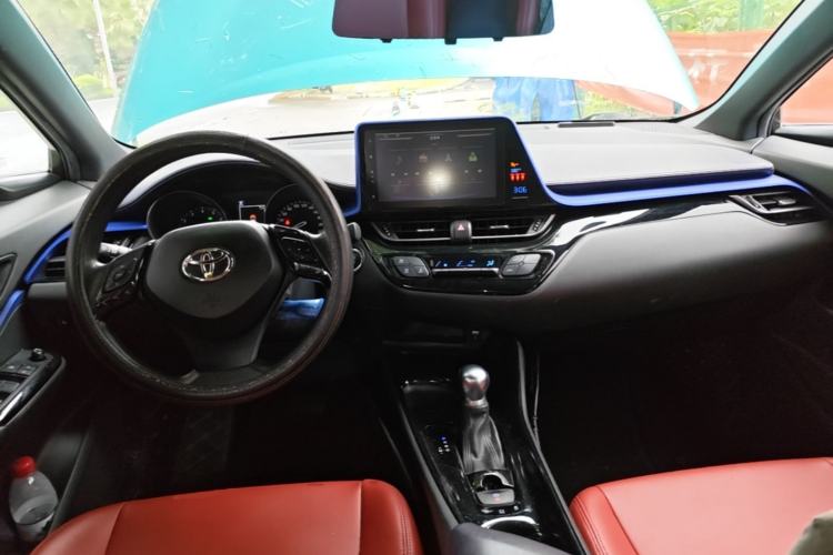 Used Toyota C-HR 2018 2.0L Leading with Sunroof China VI Standard Center Console