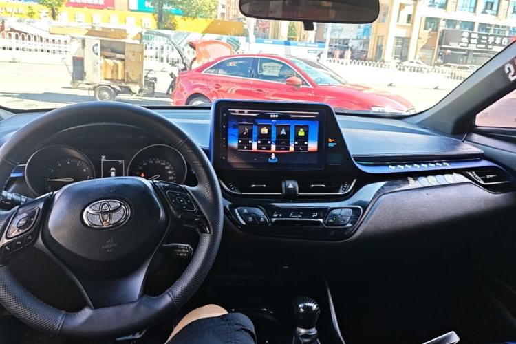 Used Toyota C-HR 2018 2.0L Leading Edition China V-standard Center Console