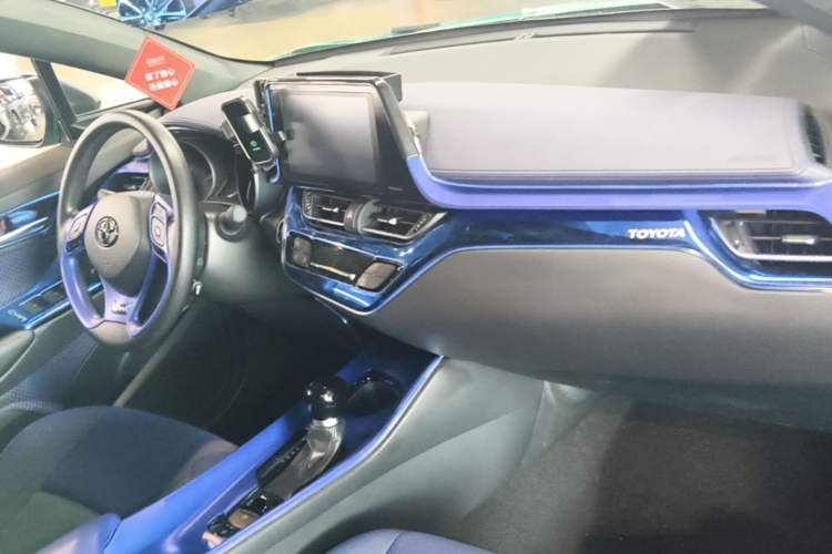 Used Toyota C-HR 2018 2.0L Leading Edition China VI Center Console