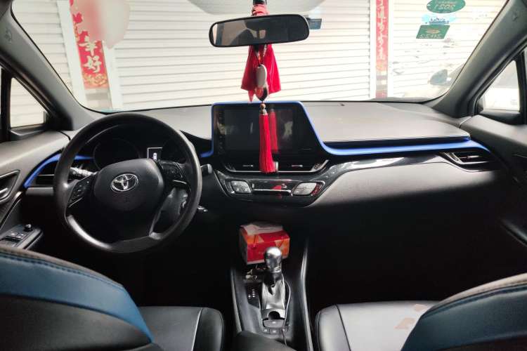 Used Toyota C-HR 2018 2.0L Elite Edition China V standard Center Console