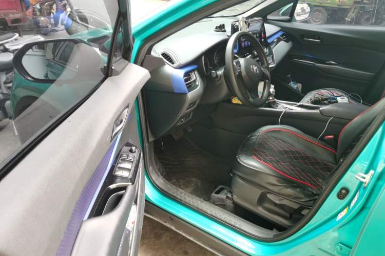 Used Toyota C-HR 2018 2.0L Leading Edition China VI Driver Seat