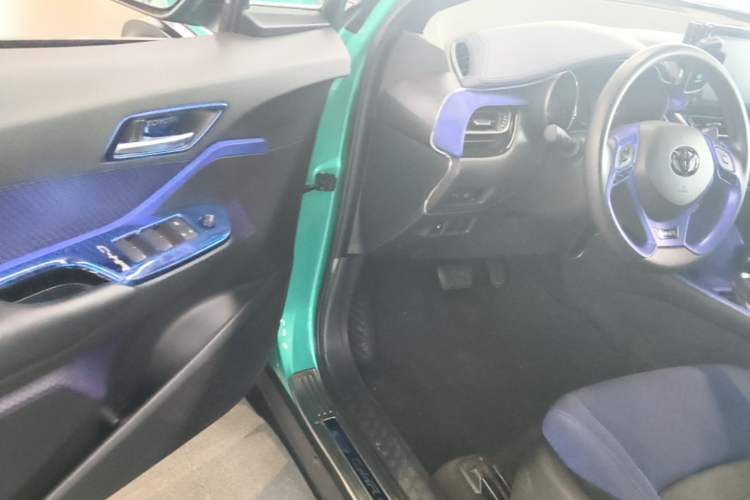 Used Toyota C-HR 2018 2.0L Leading Edition China VI Driver Seat