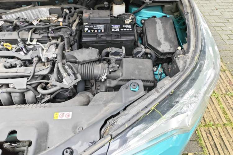 Used Toyota C-HR 2018 2.0L Leading with Sunroof China VI Standard Engine Bay Left