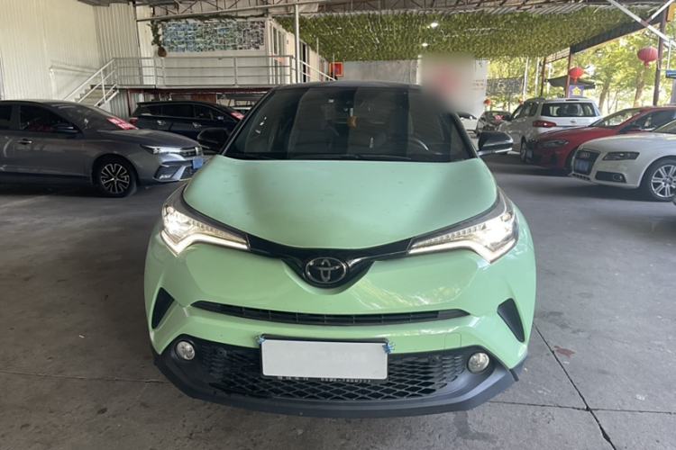 Used Toyota C-HR 2018 2.0L Luxury Sunroof Version China V Emission Standard Exterior 1