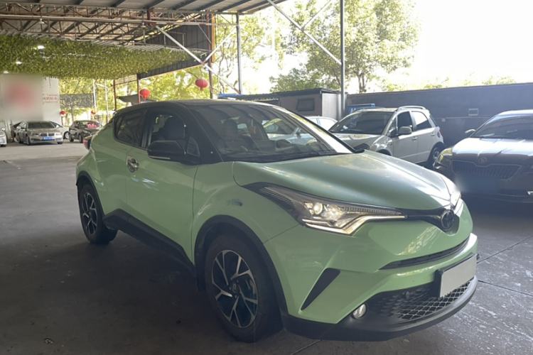 Used Toyota C-HR 2018 2.0L Luxury Sunroof Version China V Emission Standard Exterior 2