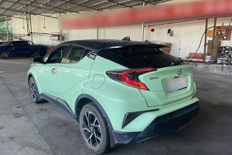 Used Toyota C-HR 2018 2.0L Luxury Sunroof Version China V Emission Standard Exterior 3