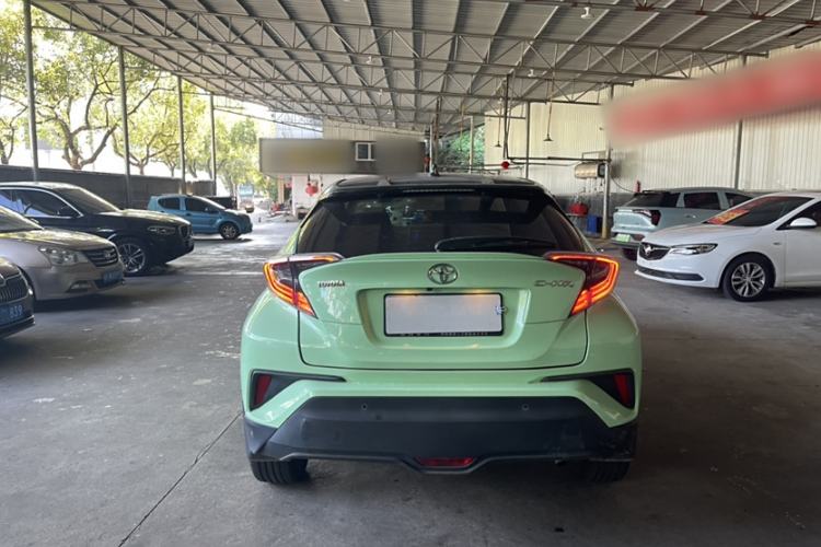 Used Toyota C-HR 2018 2.0L Luxury Sunroof Version China V Emission Standard Exterior 4
