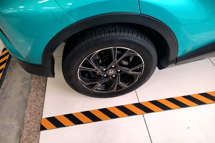 Used Toyota C-HR 2018 2.0L Luxury Sunroof Version China VI Standard Exterior 5